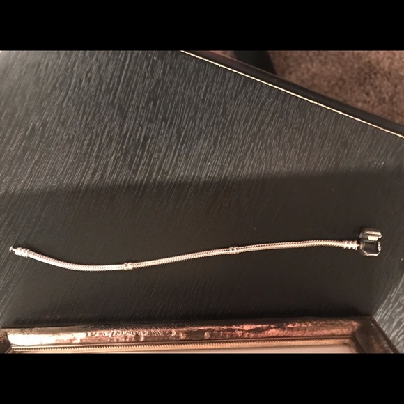 Pandora Classic Charm Bracelet - great condition!! - Picture 2 of 4